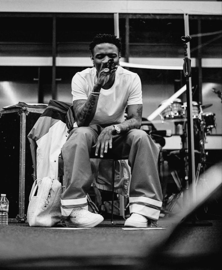 Boihorlar025's tweet photo. Big Wizkidat35🎉🦍
Biggest Bird 🦅🖤 https://t.co/Nnk4J1YOeM