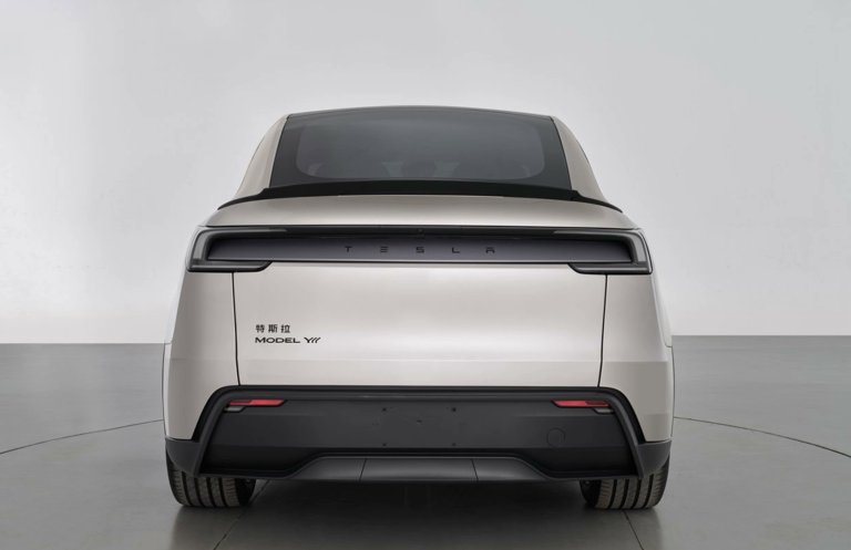 SolidBatt's tweet photo. 🚨 Tesla’dan yeni bir SUV geliyor!

Yeni Model YL, 6 kişilik oturma düzeniyle mevcut Model Y’den daha büyük ve geniş bir seçenek olarak 2025 sonbaharında yollarda olacak.

Model X ile Y arasındaki bu araç, ailelere yönelik SUV segmentinde güçlü bir alternatif olmayı hedefliyor. https://t.co/jC9tAsYHls