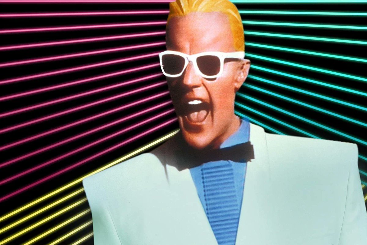 Javier J. Valencia (@pajaro_burlon) on Twitter photo Max Headroom fue el presentador multimedia por excelencia de los 80: tanto protagonizaba una serie de televisión de ciencia ficción cyberpunk, como entrevistaba a las grandes estrellas de su tiempo. Hablo de él en mi nuevo artículo para <a href="/SERIELIZADOS/">SERIELIZADOS</a> serielizados.com/max-headroom-2… Max Headroom fue el presentador multimedia por excelencia de los 80: tanto protagonizaba una serie de televisión de ciencia ficción cyberpunk, como entrevistaba a las grandes estrellas de su tiempo. Hablo de él en mi nuevo artículo para <a href="/SERIELIZADOS/">SERIELIZADOS</a> serielizados.com/max-headroom-2…