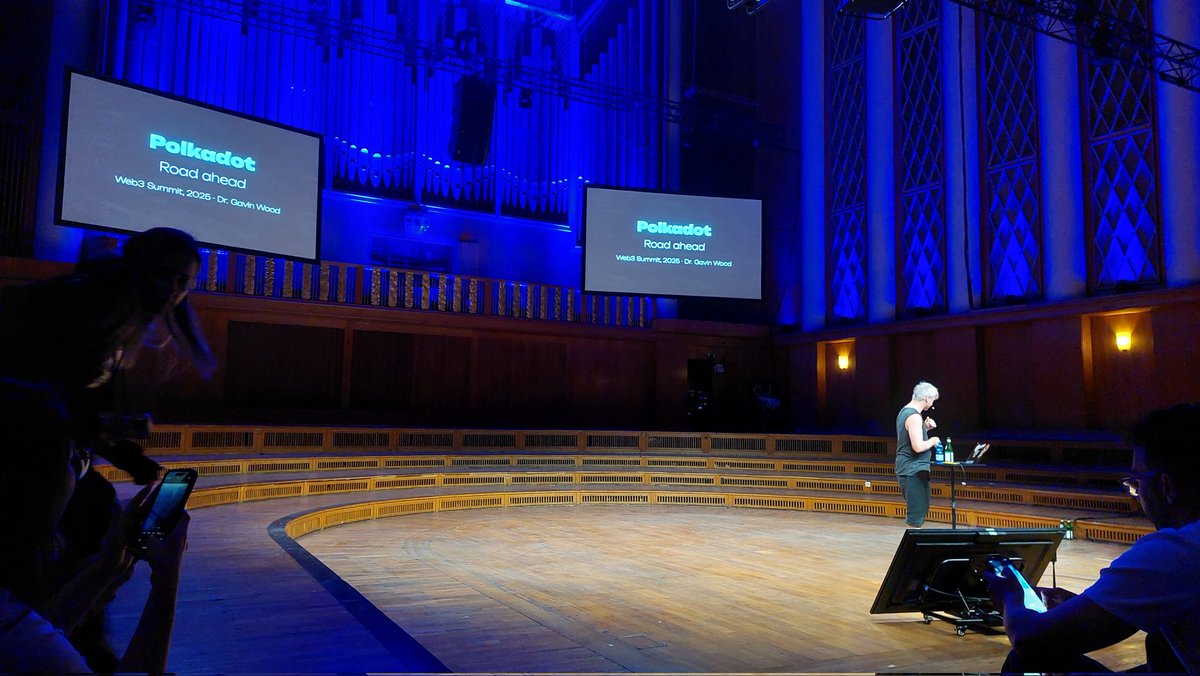 Live: <a href="/gavofyork/">Gavin Wood</a> at the Web3 Summit:

Polkadot 
Road Ahead

Thread 🧵👇
