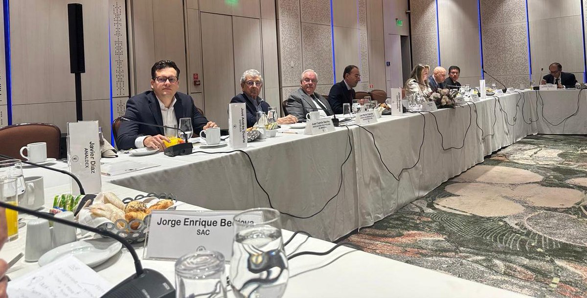 Consejo Gremial (@consejogremial) on Twitter photo El <a href="/ConsejoGremial/">Consejo Gremial</a> participó en el desayuno del <a href="/BancoRepublica/">Banco República 🇨🇴</a> para analizar la coyuntura y perspectivas de la economía. Reafirmamos nuestro compromiso con la estabilidad y crecimiento del país.
Felicitamos la independencia y el trabajo técnico y armónico de su Junta Directiva. El <a href="/ConsejoGremial/">Consejo Gremial</a> participó en el desayuno del <a href="/BancoRepublica/">Banco República 🇨🇴</a> para analizar la coyuntura y perspectivas de la economía. Reafirmamos nuestro compromiso con la estabilidad y crecimiento del país.
Felicitamos la independencia y el trabajo técnico y armónico de su Junta Directiva.