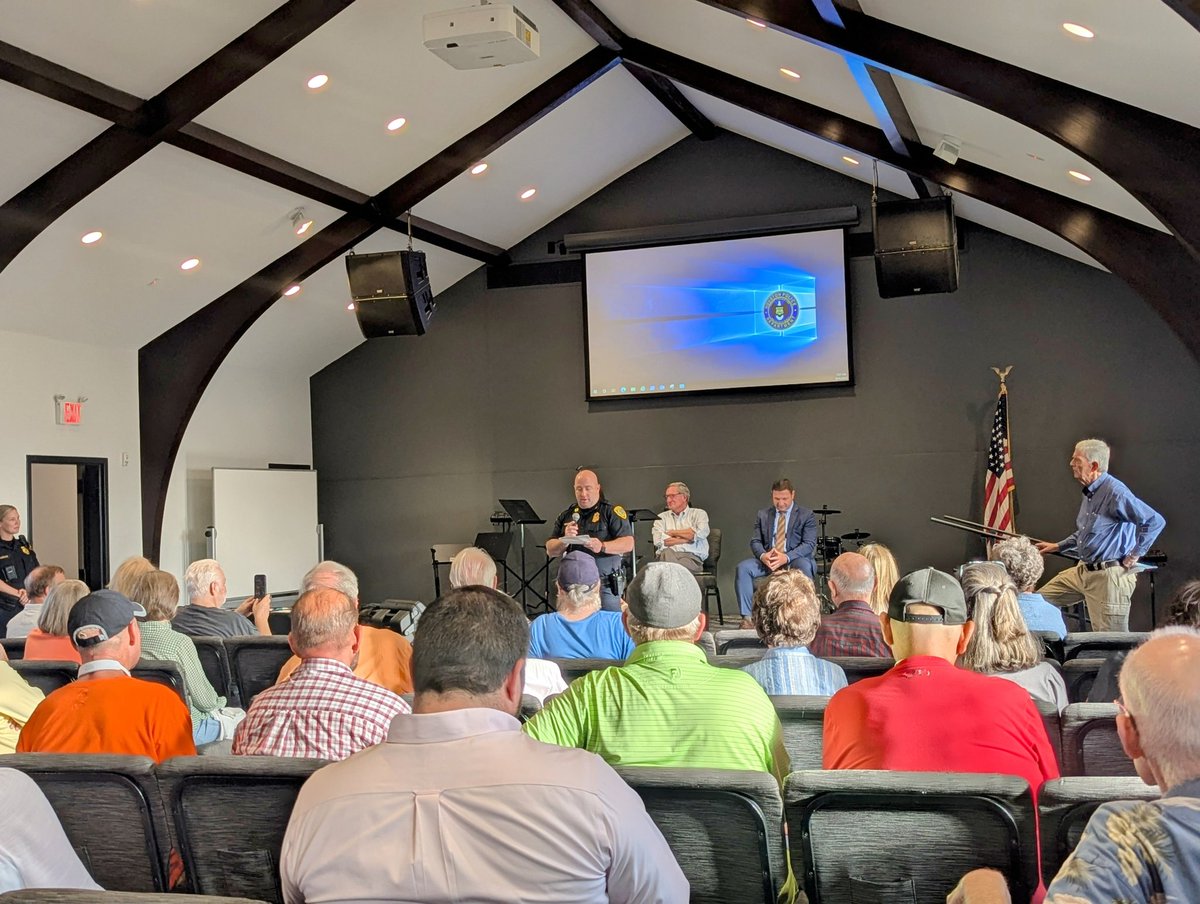 LaceyHullTx's tweet image. Last night my office attended the July Positive Interaction Program (PIP) meeting, hosted by the @houstonpolice Northwest Division. Thank you to President Kelly Young of the Coalition for the Homeless of Houston, Director Mike Nichols of the Houston Housing Authority and…