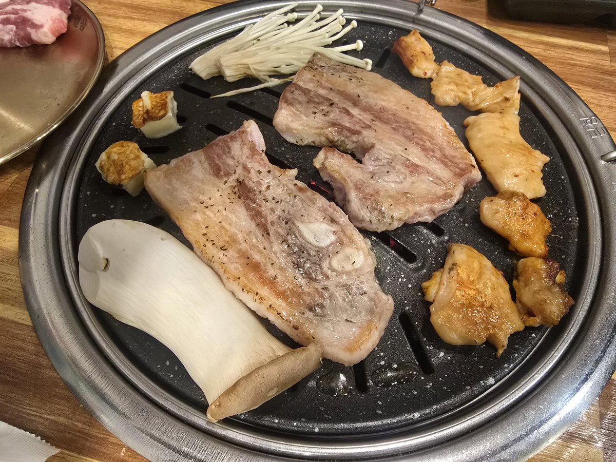 今日の晩御飯~~
サムギョプサル！！！~！
