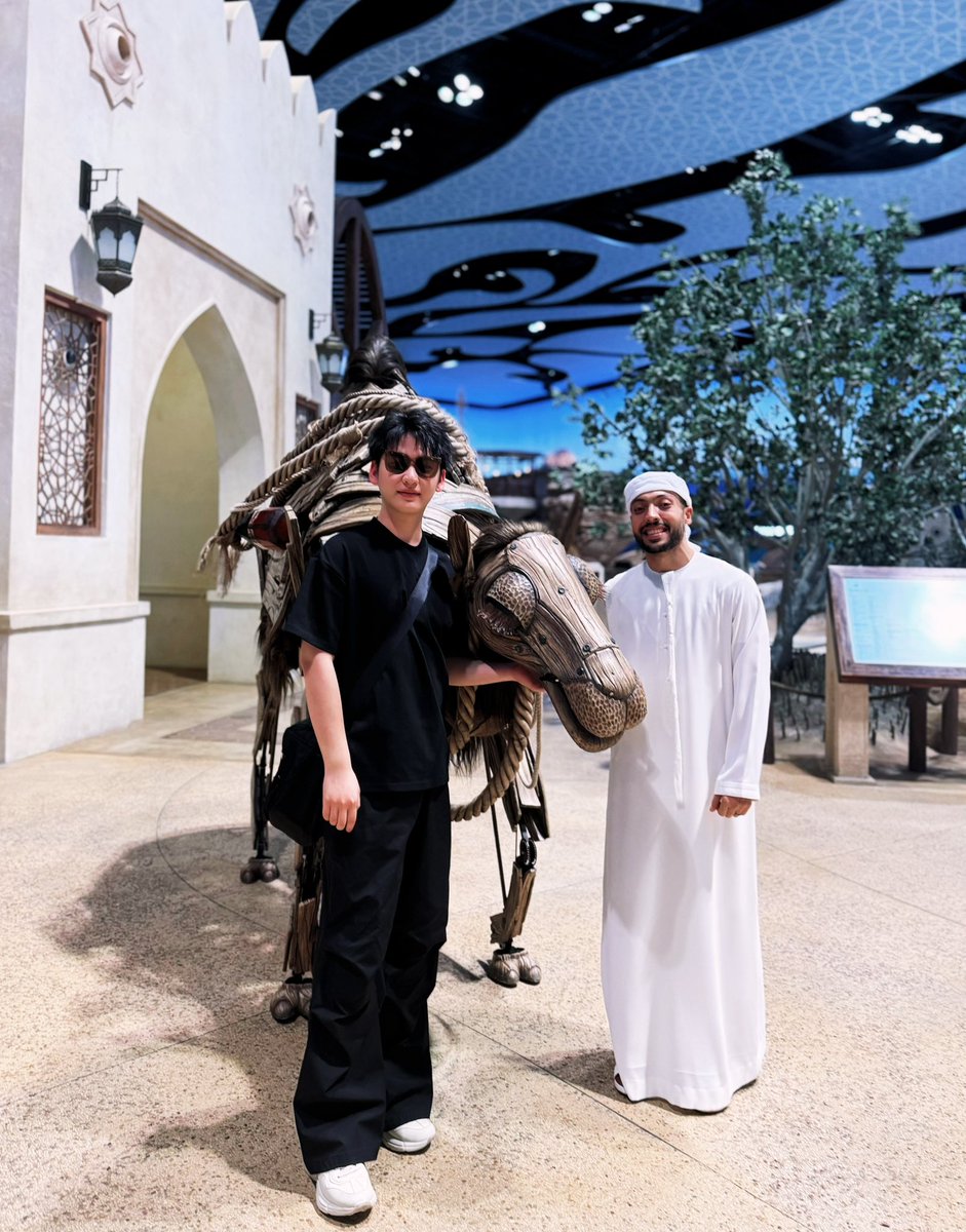 YJFNow's tweet photo. 阿布扎比🕌
          🏎️充满速度与激情的城市❤️‍🔥
 壕到闪光的总统府和充满施华洛世奇💎的清真寺
    🎢4.8G的Formula Rossa第一排爽到无法呼吸
          家里0度外面48度的幸福企鹅🐧 https://t.co/2Tv6FGw3tJ