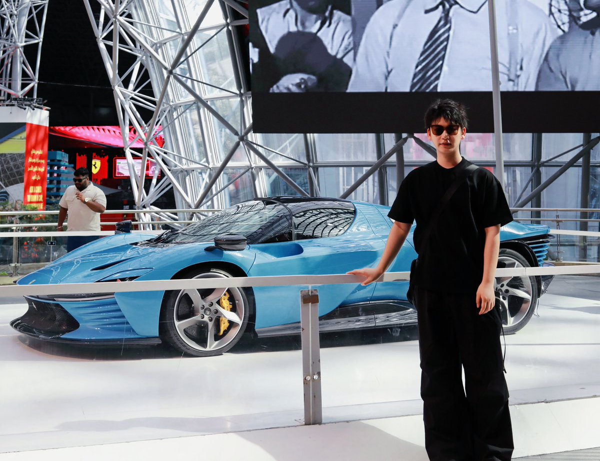 YJFNow's tweet photo. 阿布扎比🕌
          🏎️充满速度与激情的城市❤️‍🔥
 壕到闪光的总统府和充满施华洛世奇💎的清真寺
    🎢4.8G的Formula Rossa第一排爽到无法呼吸
          家里0度外面48度的幸福企鹅🐧 https://t.co/2Tv6FGw3tJ