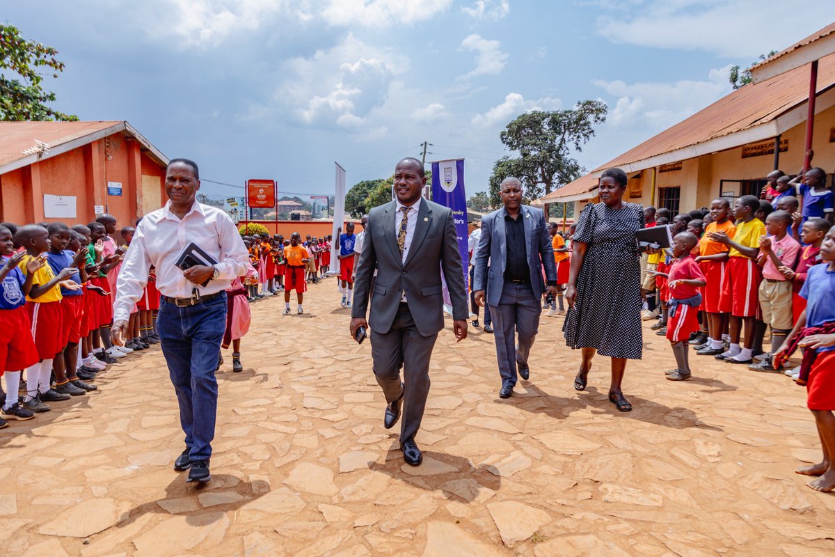 NkumbaUni's tweet image. Earlier today, the @ICT4Primary project implementation team delivered digital pedagogy equipment to Nkumba Primary School.
"eLearning is the way to go, we want no child left behind." ~ Prof. @judlub the #DECEDA Project Lead & VC @NkumbaUni
#ICT4Primary
