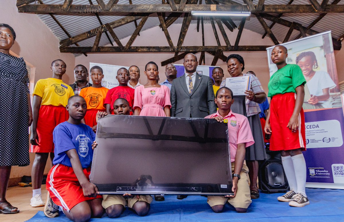 NkumbaUni's tweet image. Earlier today, the @ICT4Primary project implementation team delivered digital pedagogy equipment to Nkumba Primary School.
"eLearning is the way to go, we want no child left behind." ~ Prof. @judlub the #DECEDA Project Lead & VC @NkumbaUni
#ICT4Primary