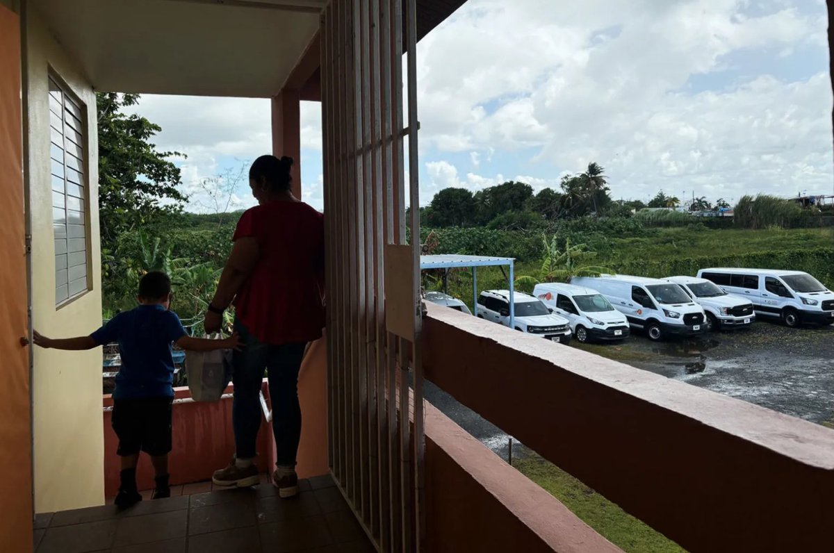 mar1ssamart1nez's tweet image. apagones. high prices. half the food assistance.
i traveled to San Juan this month to illustrate Puerto Rico's disparate federal food aid program, where recipients stretch every penny as prices continue to skyrocket.
19thnews.org/2025/07/puerto…
