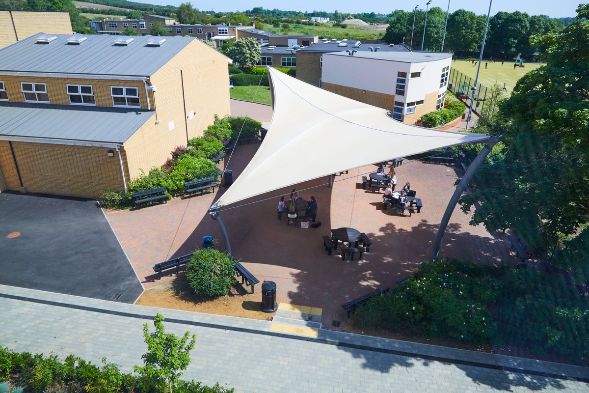 Vandyke Upper School has an impressive range of facilities - including our sports halls, floodlit 3G Pitch, theatre, drama studio and library - which are available to hire during term-time, at weekends and during school holidays. Find out more here: vandyke.beds.sch.uk/about-us/facil…