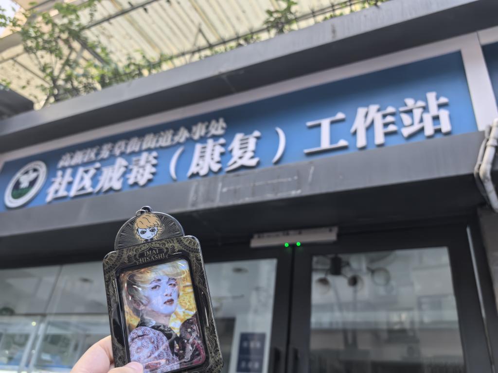 moonagedaydre16's tweet image. 您好,我是成都的工作人员,您反馈的问题我们已经记录下来了,请留下您的电话和地址,稍后会有专人上门负责枪决您。
