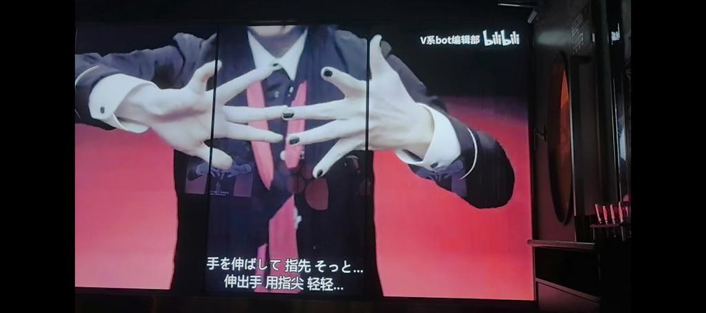 moonagedaydre16's tweet image. 您好,我是成都的工作人员,您反馈的问题我们已经记录下来了,请留下您的电话和地址,稍后会有专人上门负责枪决您。