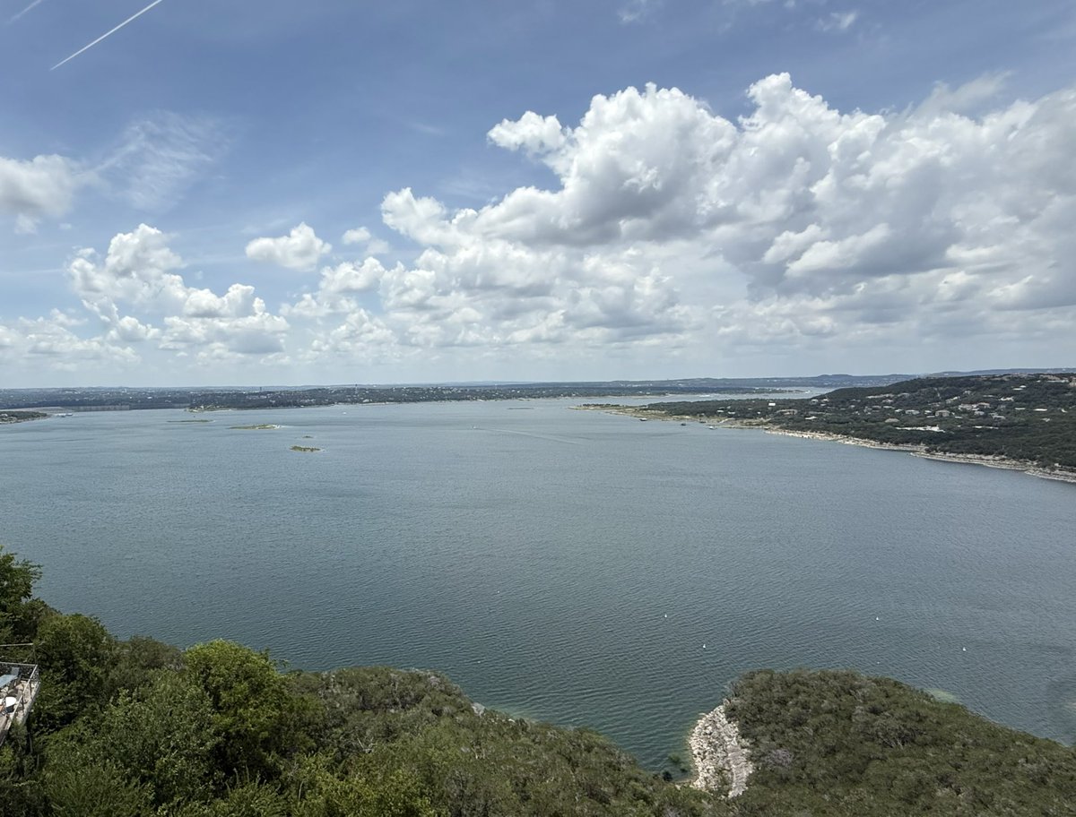 Taylor_Kamn's tweet image. In case you’re wondering . . . Lake Travis in ATX is 86.2% full as of today, Wednesday, July 16.
It was 44% full a month ago. 67% full a week ago.
Here’s what it looked like on Saturday, July 12: