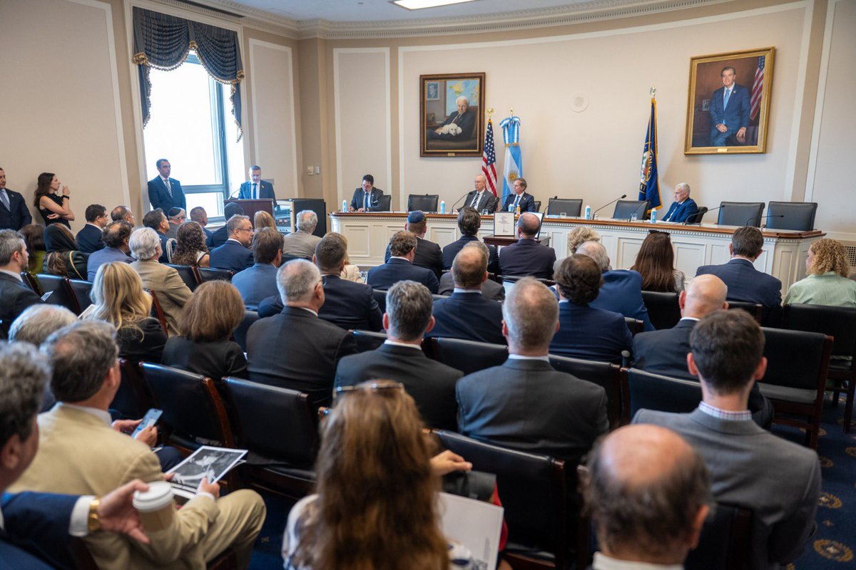alejandrito's tweet image. Honored to have led a very meaningful AMIA commemoration ceremony in Washington, alongside Chairman @RepBrianMast, @InfoAMIA President Osvaldo Armoza and @StateDept Legal Adviser Reed Rubinstein. In the US Congress, we remembered the 85 innocent lives lost in this brutal…