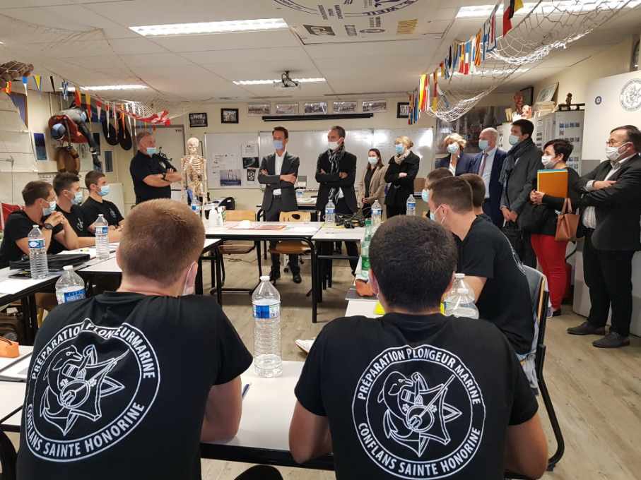 🧵1/ 🇫🇷 #FêteNationale : célébrons aussi l’engagement de nos jeunes qui se forment aux métiers de la #défense et de la #cybersécurité dans les #lycées d’<a href="/iledefrance/">Région Île-de-France</a>. Ces formations sont essentielles pour notre avenir et la #sécurité de notre pays. #RegionIDF