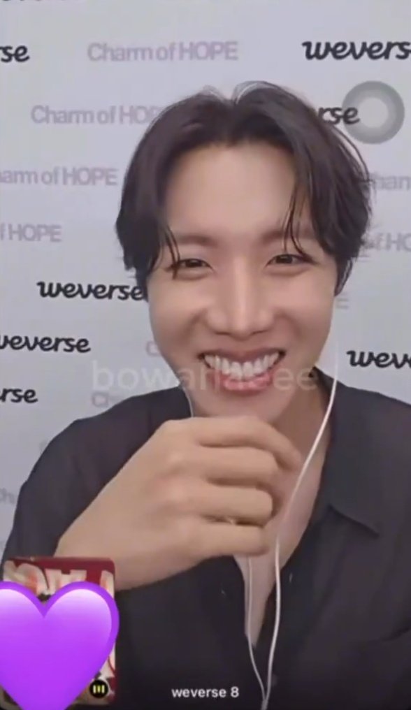 luvtaejinnie's tweet photo. Hilo de traducciones de las videollamadas de #jhope con fans ✨📞

💜: Tus canciones me han traído mucho consuelo y mi corazón siempre se llena de calidez y alegría cuando te veo.
Verte me hace querer trabajar duro ↓ https://t.co/JXAD1BM9Fp