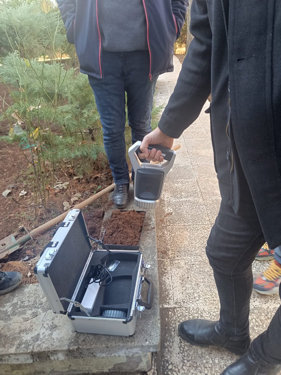 İlçe Müdürlüğümüzce Dijital Toprak Analiz Seti SEECO Projesi kapsamında alımı yapılmıştır. İsteyen çiftçilerimizin arazilerinin toprak analizi İlçe Müdürlüğümüzce ücretsiz olarak yapılacaktır.
<a href="/ibrahimyumakli/">İbrahim Yumaklı</a> <a href="/tuncay_akkoyun/">Tuncay Akkoyun</a> <a href="/TCTarim/">T.C. Tarım ve Orman Bakanlığı</a> <a href="/Mardiniltarim/">Mardin İl Tarım ve Orman  Müdürlüğü</a> <a href="/omerli_Kaymakam/">Ömerli Kaymakamlığı</a>