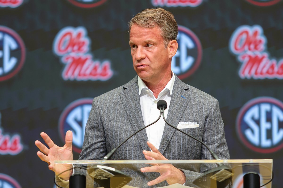 ClemsonInsider's tweet image. Ole Miss head Coach Lane Kiffin takes dig at Clemson
theclemsoninsider.com/2025/07/16/kif…