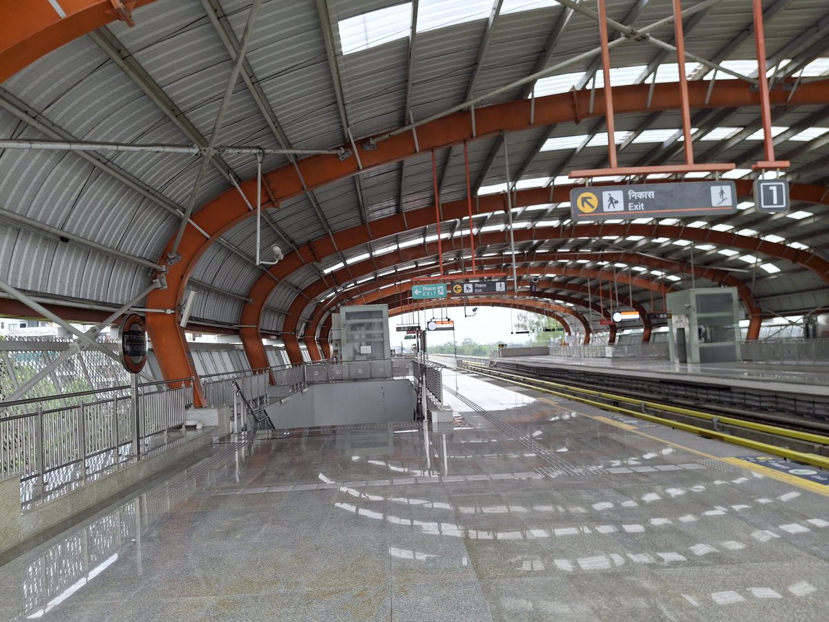 drkkdokania's tweet photo. @OfficialUPMetro @hiteshchandna87 Kanpur metro great in service no doubt but please provide few ceiling fans at open plateforms to give some respite to security parsonel.They have to stand for long hours in humid &amp; hot weather. Request for kind consideration. https://t.co/sFpuq1QHLj