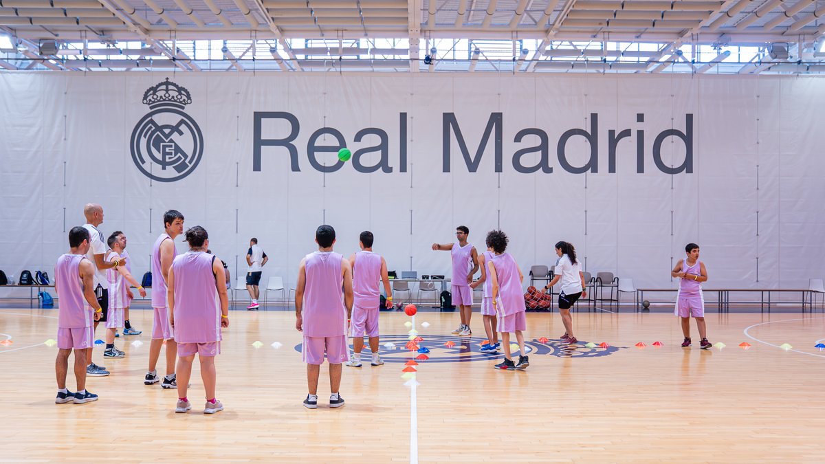 Fun_Realmadrid's tweet image. ✅ ¡Seguimos viviendo momentos únicos en nuestro XI Campus Adaptado!
💟 Durante el segundo y tercer día hemos trabajado dos valores fundamentales: la autonomía y la salud, pilares clave para el desarrollo personal de nuestros participantes.
🏀 Nuestros días han estado llenos de…