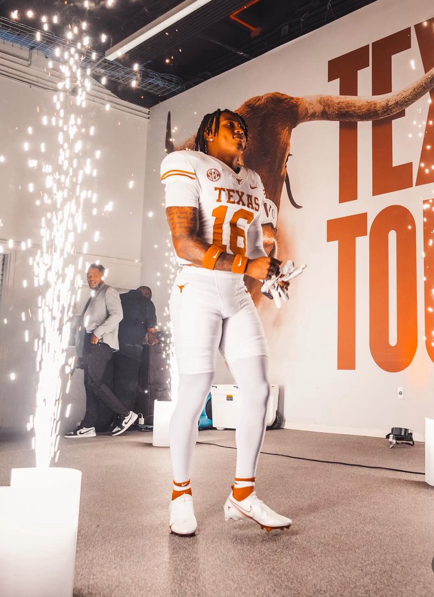 And just like that Texas is the only school to land THREE No. 1 Ranked Recruits at their respective positions in the ‘26 class 🐂: 

• Dia Bell: No. 1 QB
• James “JJ” Johnson: No. 1 DL
• Tyler Atkinson: No. 1 LB