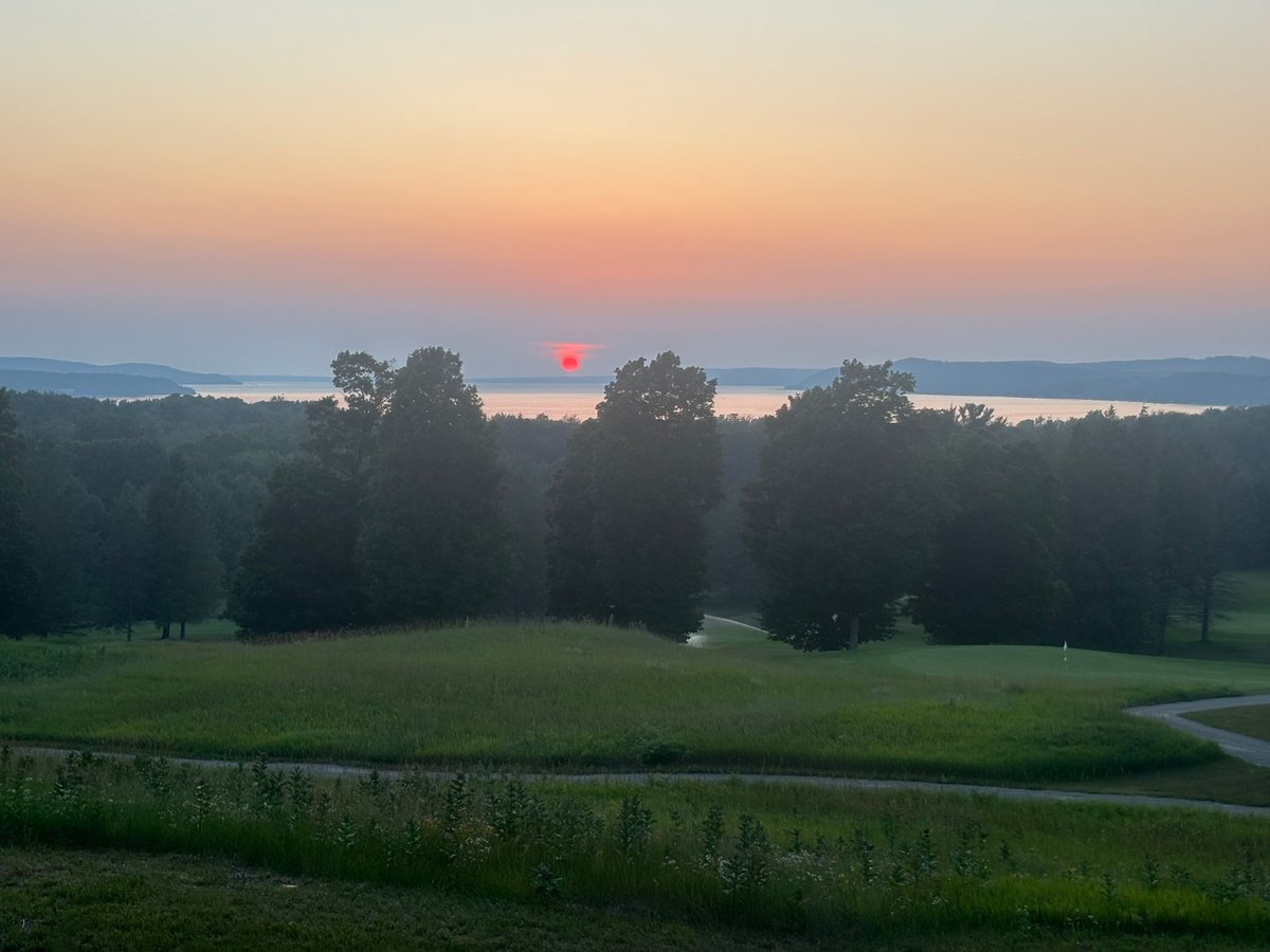 pinecroftgolf's tweet photo. 🌅 Pinecroft sunsets hit different. 🏌️‍♀️✨
📸: Thanks to Doby for the view. https://t.co/hyAQxCYOzb