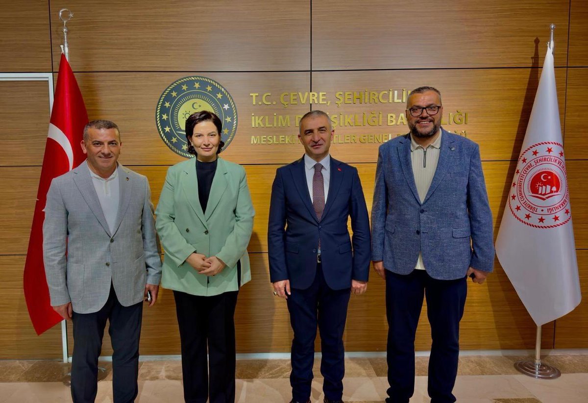 Çevre, Şehircilik ve İklim Değişikliği Bakanlığı Mesleki Hizmetler  
Genel Müdürü Sayın Banu Aslan’ı 
İMKON heyeti olarak ziyaret ettik. 

Konfederasyonumuza bağlı Birlik ve Dernek üyelerimizin talepleri olan:

1️⃣ Şantiye şefi ve yapı denetiminin zorunlu sebeplerden ayrılması