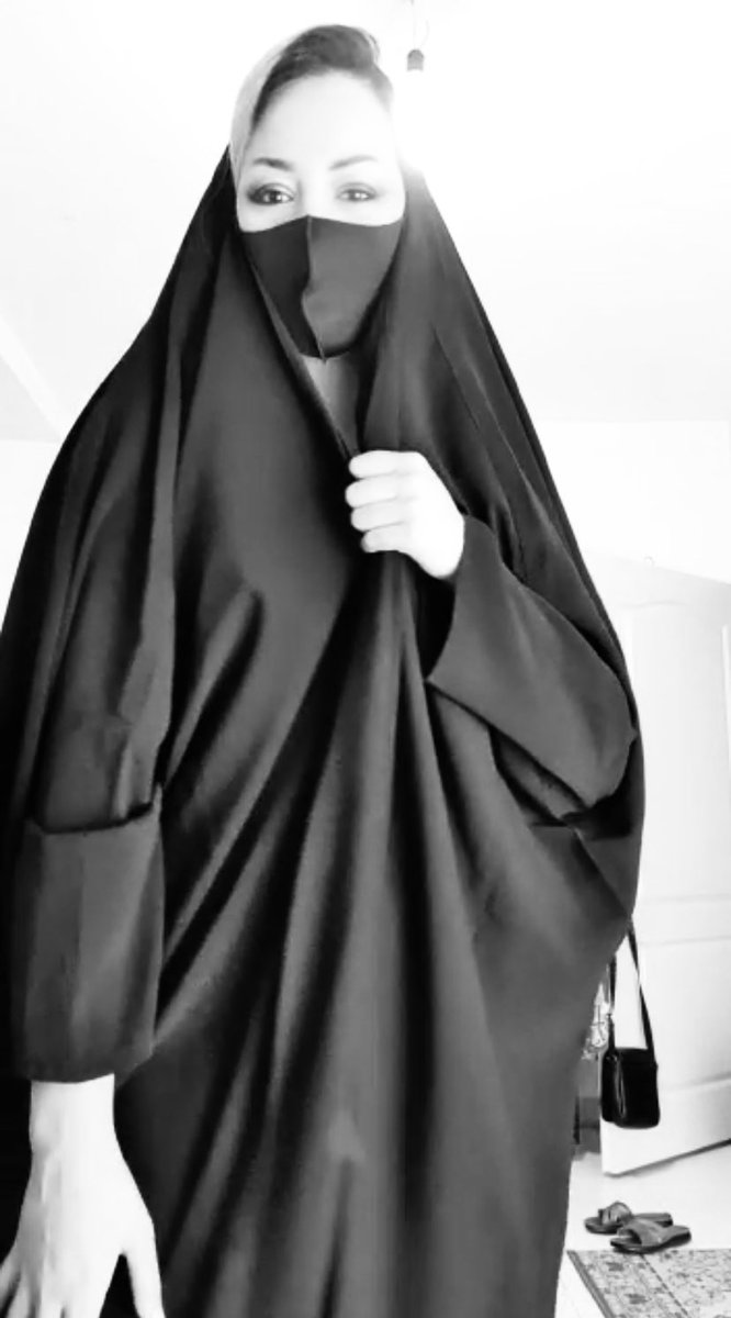 StripchatSir's tweet image. مثل آن خواب بعید است ببیند دیگر
هر که تعریف کند خواب خوشایندش را
قلب ِ من موقع اهدا به تو ایراد نداشت
مشکل از توست اگر پس زده پیوندش را
حفظ کن این غزلم را که به زودی شاید
بفرستند رفیقان به تو این بندش را
تويي آن شیخ سیه روز که در آخرعمر
لایِ تنپوشِ من گم کرد خداوندش را