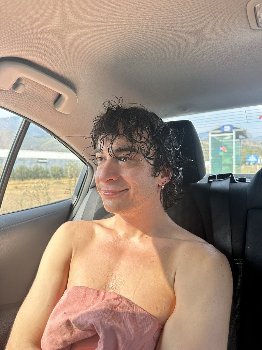 Evet hava güneşli ama öyle çok bir sıcak yok gibi