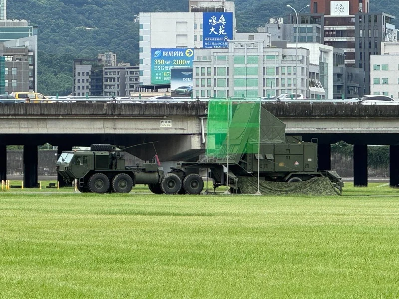 A 🇹🇼Republic of China Air Force MIM-104 PAC-3 Patriot air defense system was deployed in Guanshan, Taipei, northern Taiwan, with anti-drone netting around its AN/MPQ-53/65 radar.

(United Daily News)