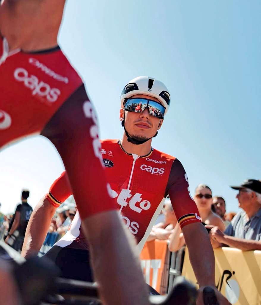 Thomas_Cycling's tweet photo. Comment ne pas aimer Arnaud de Lie ?
Il incarne le peuple, le vrai cyclisme

Et pour Arnaud, allez allez 🗣️
#LesRP | #TDF2025 https://t.co/tzxypZsD7H
