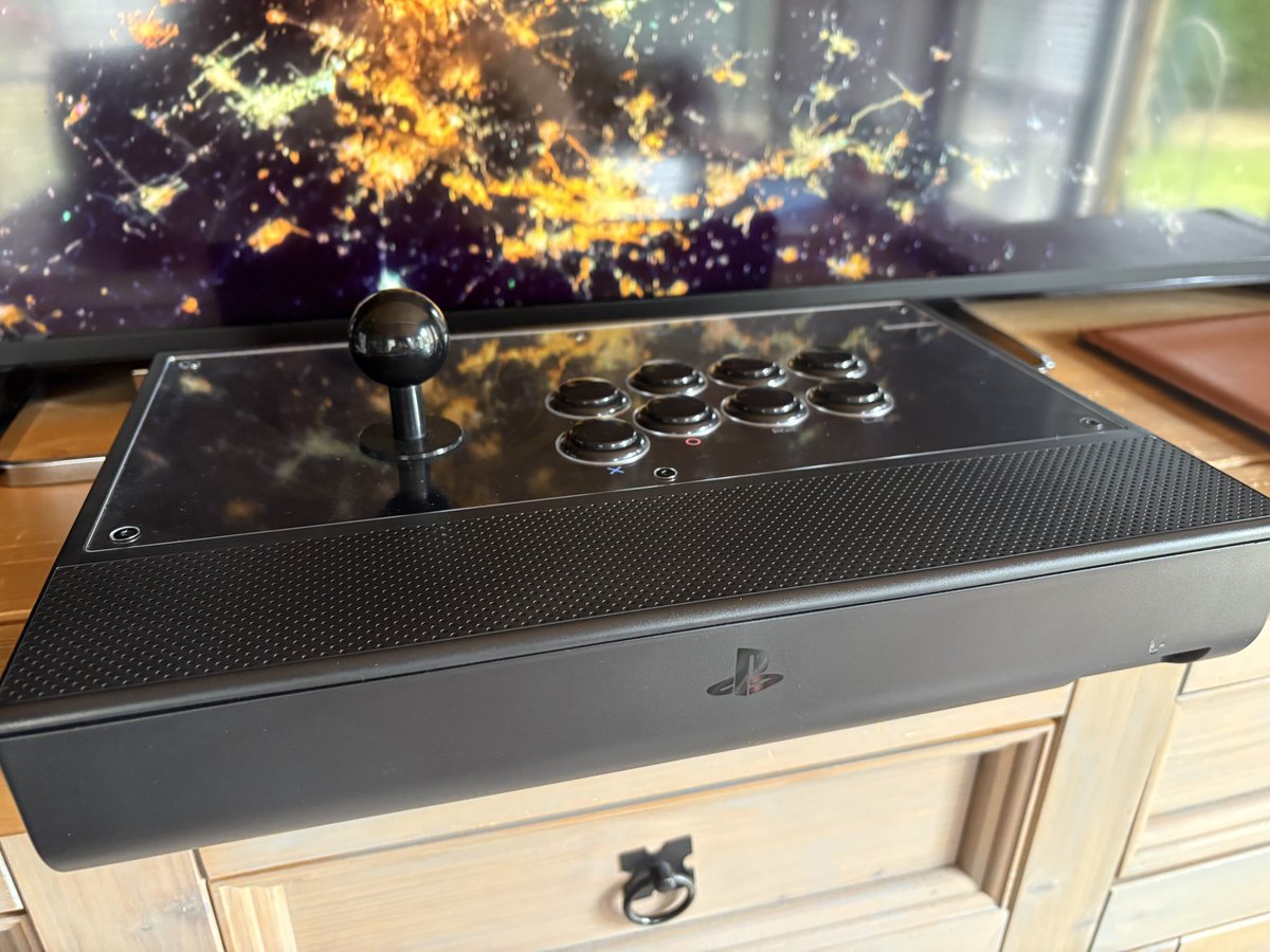 CommanderNash1's tweet image. Streaming something retro tonight at 8pm on Twitch and TikTok, place your guesses below!