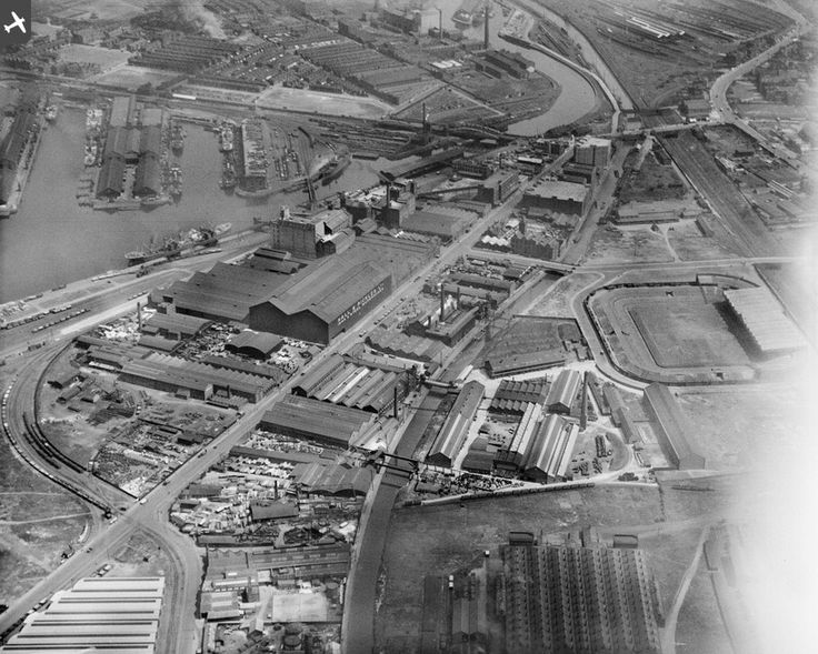 AndrewRawson11's tweet image. Munitions required steel. Men worked in the foundries or made the larger items, while women made the smaller ones. Furnaces were expanded to increase output, while thousands of tons were imported from America to Trafford Park, Manchester.