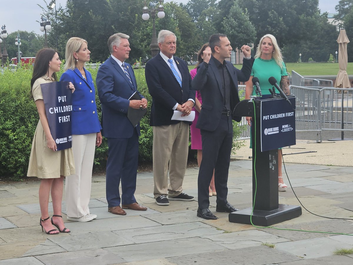 VinceBoley's tweet image. So @DeAngelisCorey was spot on at this press conference. Teacher's Unions have not only a political bias but also "Trump Derangement Syndrome". An absolute pleasure to meet you, Corey. Keep speaking up!
