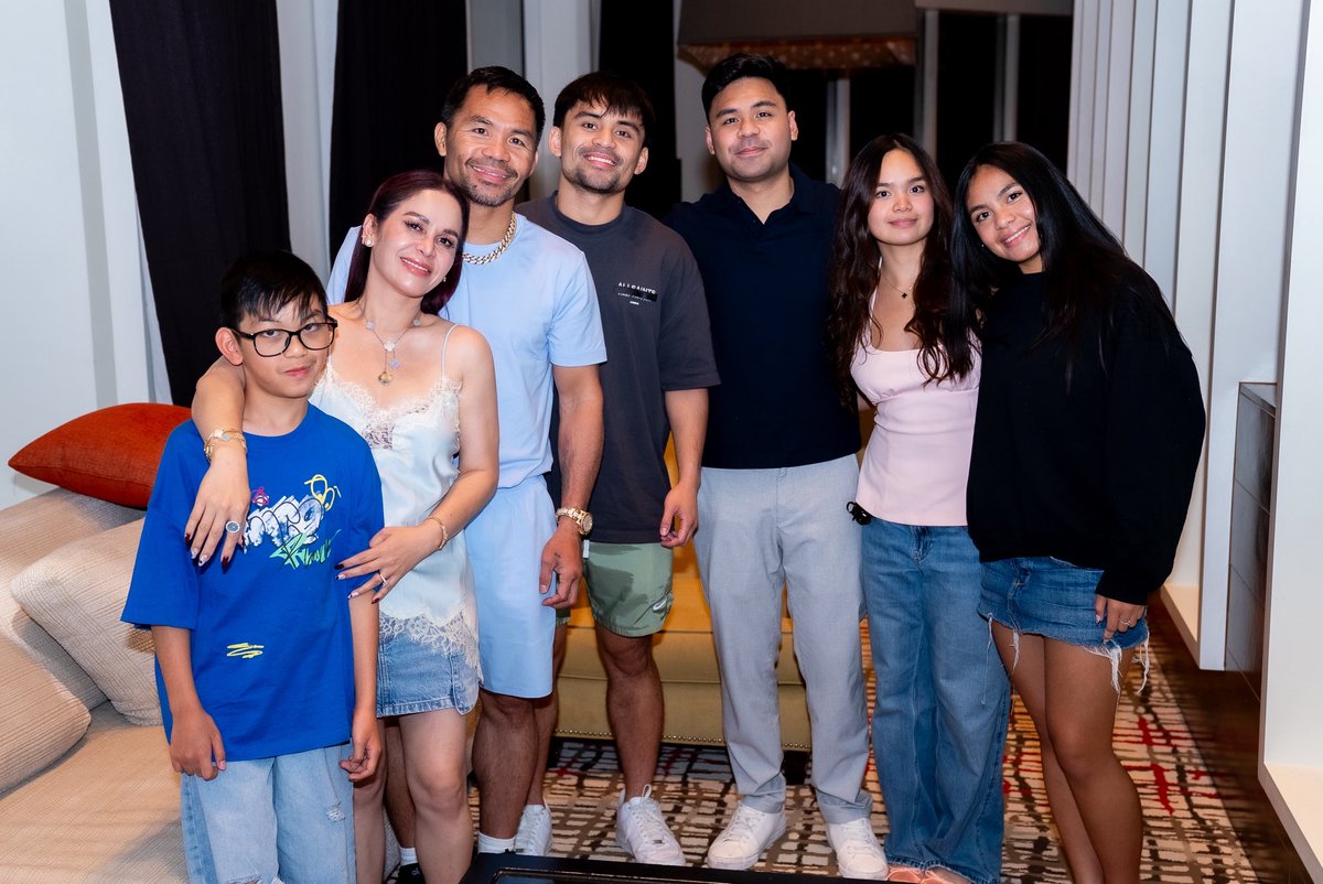 MannyPacquiao's tweet image. Nothing more important than family. So happy to be complete here in Vegas. Thank You Lord for this blessing! 🙏