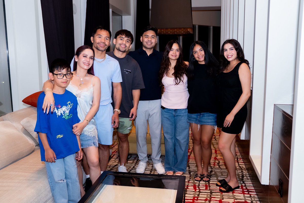 MannyPacquiao's tweet image. Nothing more important than family. So happy to be complete here in Vegas. Thank You Lord for this blessing! 🙏