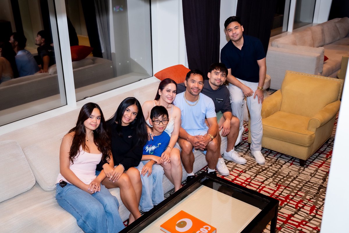 MannyPacquiao's tweet image. Nothing more important than family. So happy to be complete here in Vegas. Thank You Lord for this blessing! 🙏
