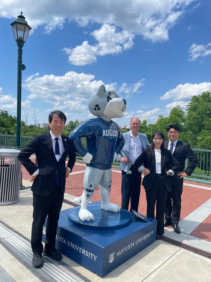 MIC_Exchanges's tweet image. Cyber threats are getting smarter. So are the people fighting them. Through @StateIVLP, a delegation from the R.O.K. explored how U.S. experts across tech, law enforcement &amp;amp; academia are teaming up to combat digital crime &amp;amp; protect innovation. Read more here:…
