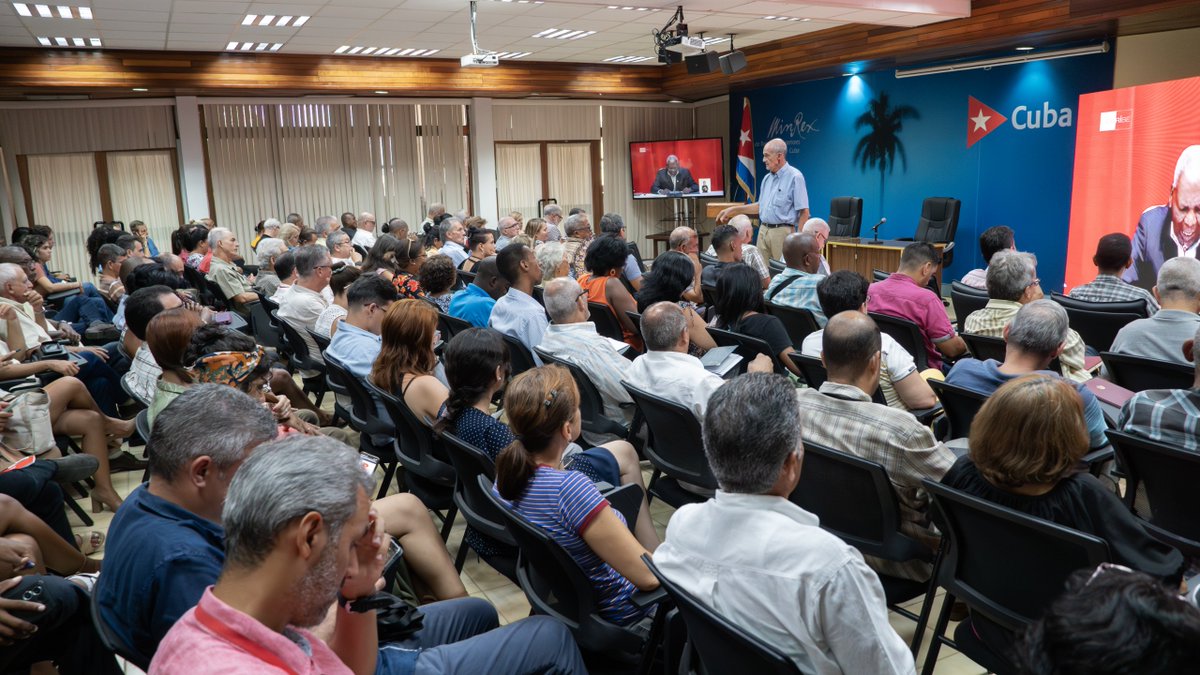 CubaMINREX's tweet photo. Desde @CubaMINREX damos seguimiento a los debates del V Periodo Ordinario de Sesiones de la @AsambleaCuba 🇨🇺. 

En esta jornada se analizan temas trascendentales para la vida económica y social del país.

#PoderPopular https://t.co/e1tPF7aQ6u