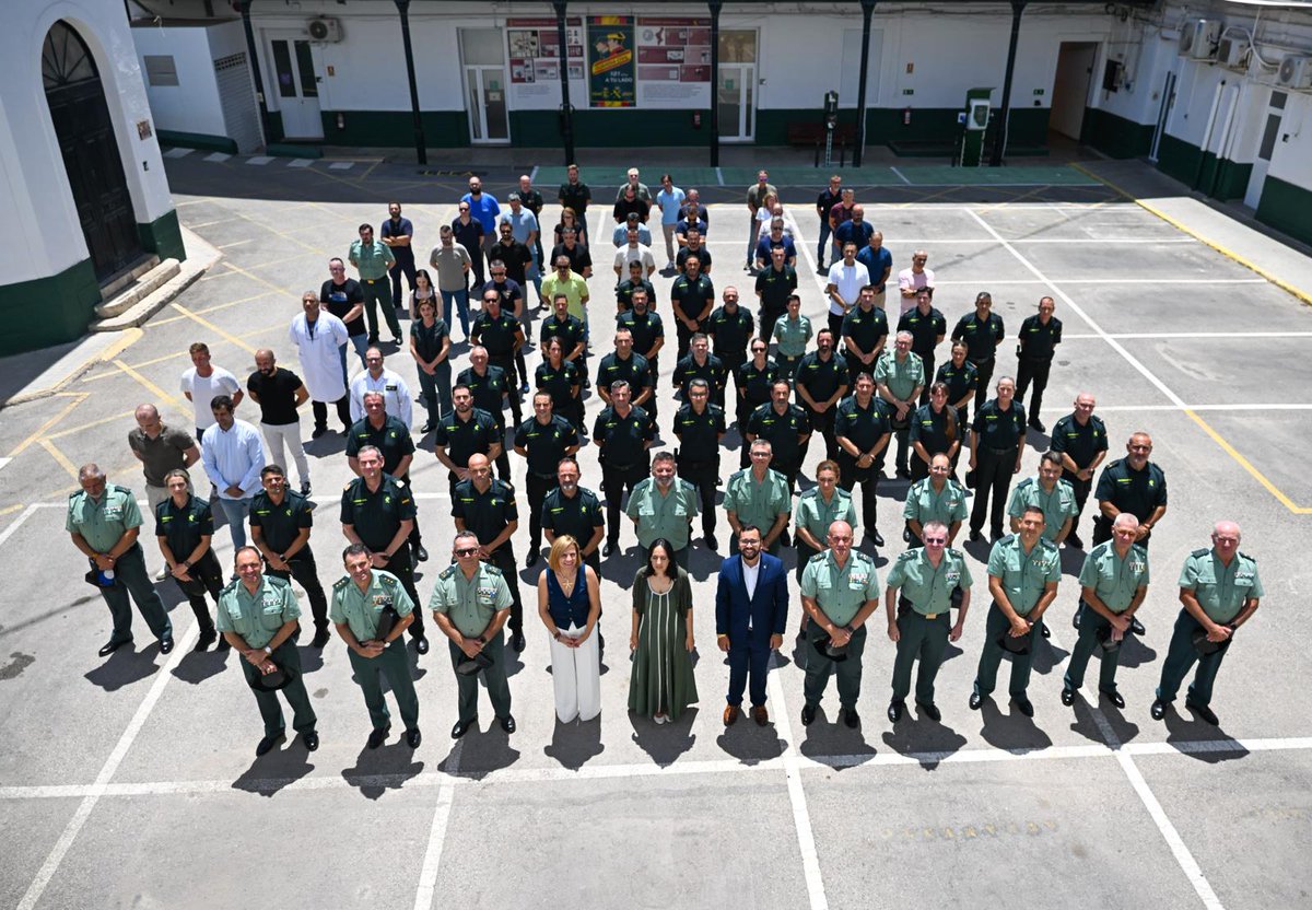 Guardia Civil (@guardiacivil) on Twitter photo La directora general, <a href="/MercedesDS21/">Mercedes González</a>, ha visitado la comandancia de la <a href="/guardiacivil/">Guardia Civil</a> de Alicante donde ha conocido de primera mano el trabajo que realizan los más de 2.300 hombres y mujeres guardias civiles para garantizar la seguridad ciudadana en la provincia, especialmente en La directora general, <a href="/MercedesDS21/">Mercedes González</a>, ha visitado la comandancia de la <a href="/guardiacivil/">Guardia Civil</a> de Alicante donde ha conocido de primera mano el trabajo que realizan los más de 2.300 hombres y mujeres guardias civiles para garantizar la seguridad ciudadana en la provincia, especialmente en