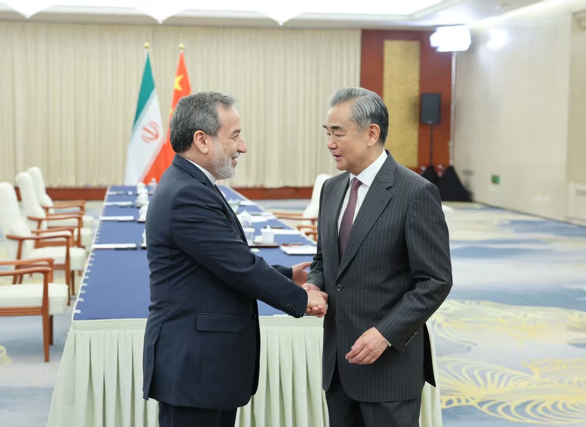 SpoxCHN_LinJian's tweet image. Chinese FM Wang Yi met with Iranian FM Seyed Abbas Araghchi @araghchi in Tianjin.
As a comprehensive strategic partner, China will continue to support Iran in safeguarding its national sovereignty and dignity, resisting power politics and bullying, defending its legitimate…
