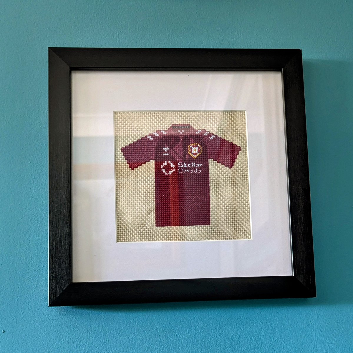 subbuteo_paints's tweet image. Received a wonderful gift from Dave, aka @X_Stitch_Shirts who made me a #crossstitch version of the #jamtarts 25/26 home kit. Chuffed to bits with this unique piece of #football #art. Now up there with my other @JamTarts #memorabilia
Drop him a follow to see more of his work ππ»