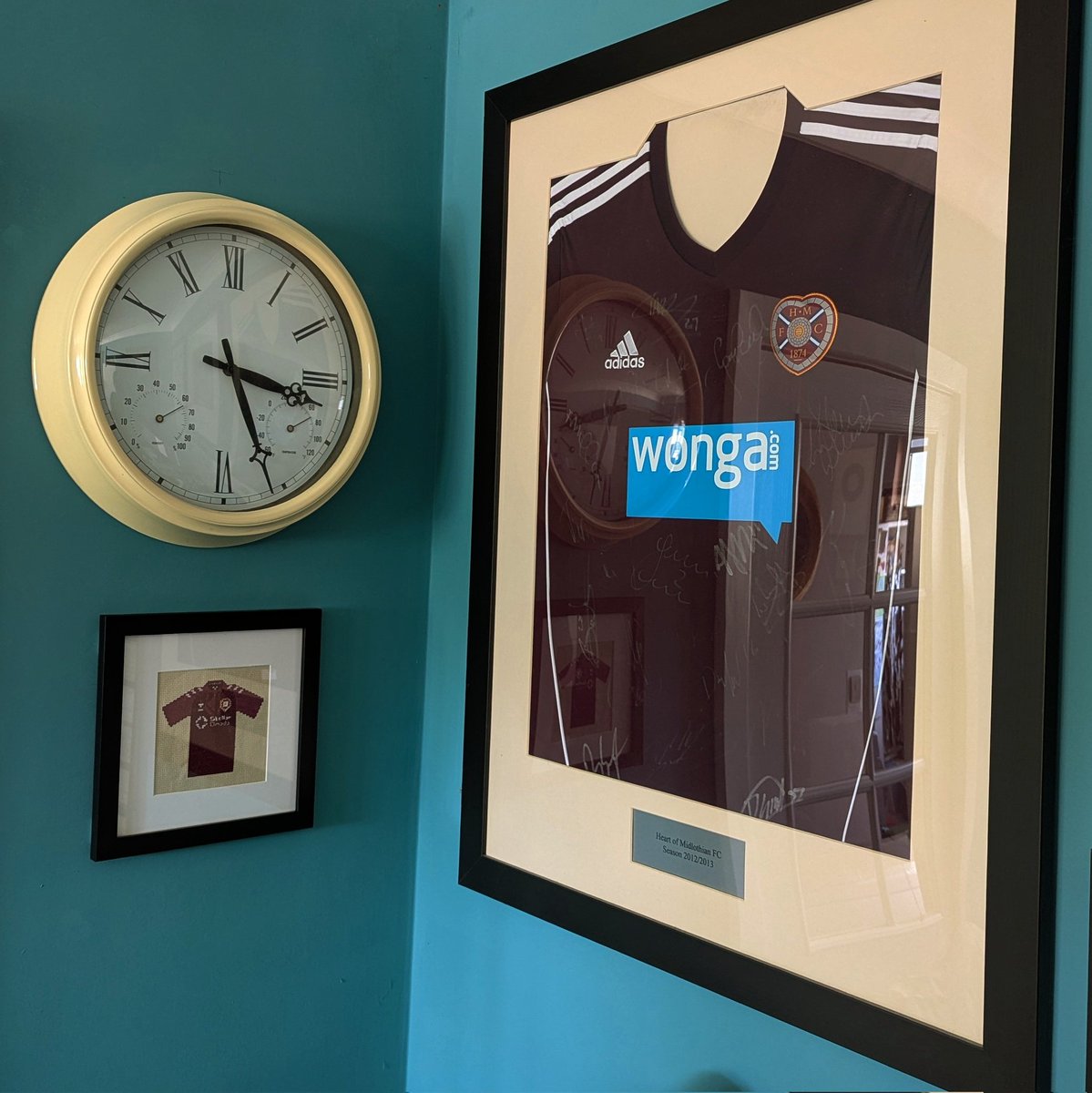 subbuteo_paints's tweet image. Received a wonderful gift from Dave, aka @X_Stitch_Shirts who made me a #crossstitch version of the #jamtarts 25/26 home kit. Chuffed to bits with this unique piece of #football #art. Now up there with my other @JamTarts #memorabilia
Drop him a follow to see more of his work ππ»