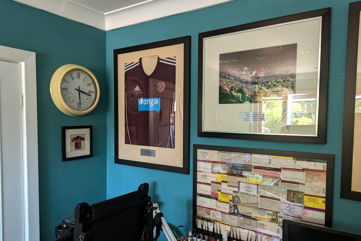subbuteo_paints's tweet image. Received a wonderful gift from Dave, aka @X_Stitch_Shirts who made me a #crossstitch version of the #jamtarts 25/26 home kit. Chuffed to bits with this unique piece of #football #art. Now up there with my other @JamTarts #memorabilia
Drop him a follow to see more of his work ππ»