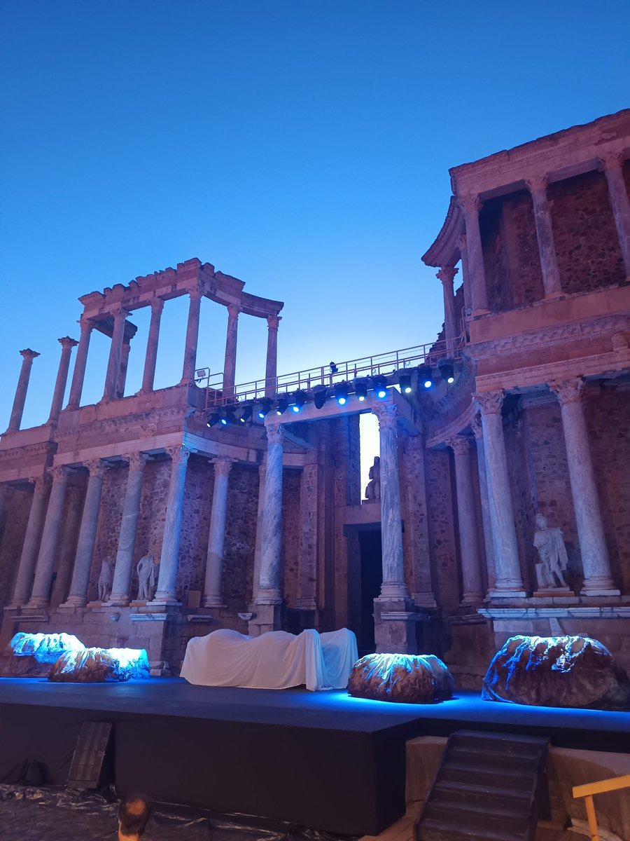 Maria 🧡 (@mariaobieta8) on Twitter photo Ayer volví a vivir otra de esas noches mágicas. Otro año más volví a vivir de cerca el <a href="/Festival_Merida/">Festival Internacional de Teatro Clásico de Mérida</a>. Esta vez disfrutamos de IFIGENIA y es que el clásico se vive muy diferente cuando estás en el propio teatro romano. Por supuesto que volveremos 🧡 Ayer volví a vivir otra de esas noches mágicas. Otro año más volví a vivir de cerca el <a href="/Festival_Merida/">Festival Internacional de Teatro Clásico de Mérida</a>. Esta vez disfrutamos de IFIGENIA y es que el clásico se vive muy diferente cuando estás en el propio teatro romano. Por supuesto que volveremos 🧡