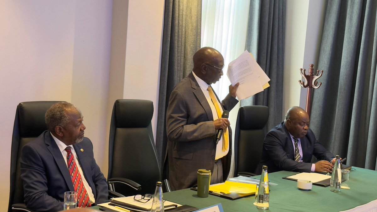 UNBSug's tweet image. JUST CONCLUDED: Induction of the 10th National Standards Council at Lake Victoria Serena Golf Hotel in Kigo. 

The 3day induction program was closed by Hon. Francis Mwebesa-Minister of Trade, Industry and Cooperatives, congratulating the council members upon appointment to their…