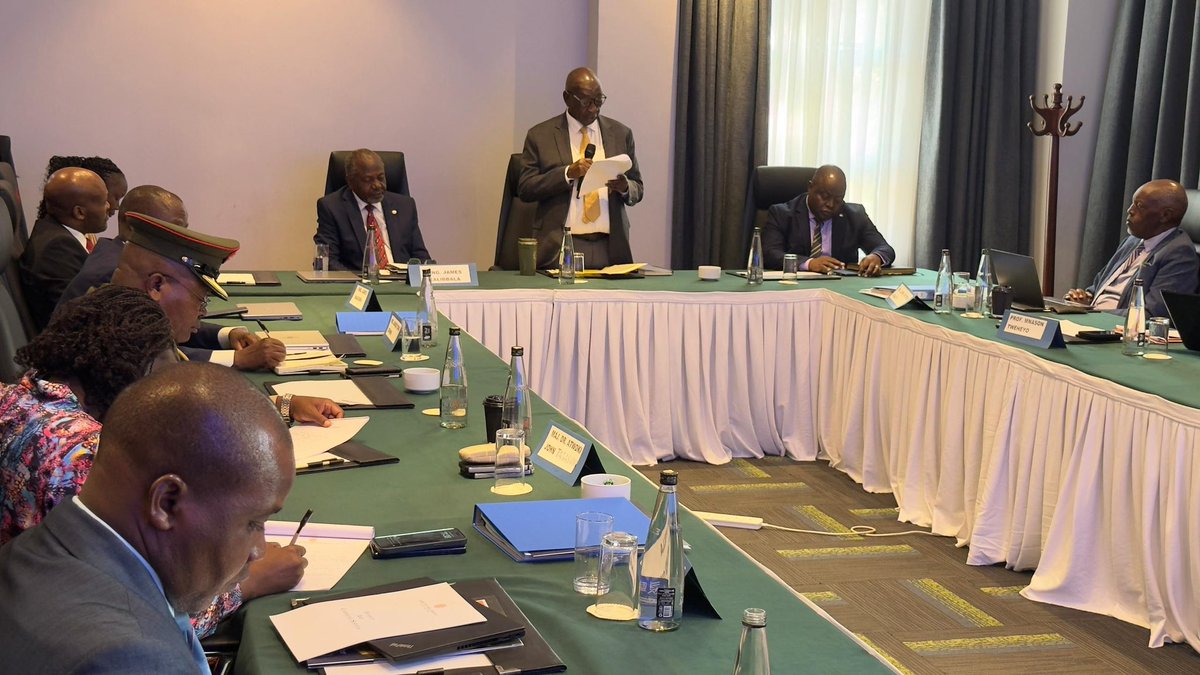 UNBSug's tweet image. JUST CONCLUDED: Induction of the 10th National Standards Council at Lake Victoria Serena Golf Hotel in Kigo. 

The 3day induction program was closed by Hon. Francis Mwebesa-Minister of Trade, Industry and Cooperatives, congratulating the council members upon appointment to their…