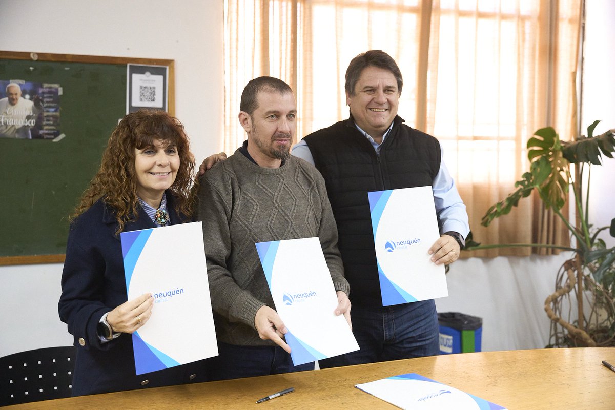 ¡4 años fortaleciendo vínculos que hacen crecer la ciudad!
Renovamos el convenio con el colegio San José Obrero junto a <a href="/MarianoGaidoOk/">Mariano Gaido</a> 🤝
🔧Seguimos articulando acciones para que las y los estudiantes se formen y confeccionen elementos para distintas áreas de la Municipalidad.