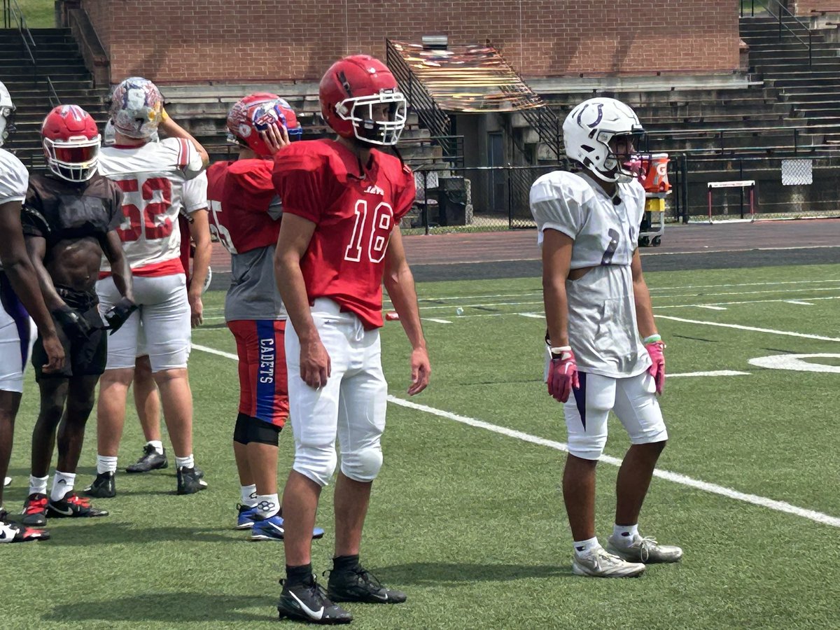 ULjetsFootball's tweet photo. Practice action! Big Play Dre, Goodson, Hess and Peyton all getting their reps in. https://t.co/6ZGLJ1nv3y