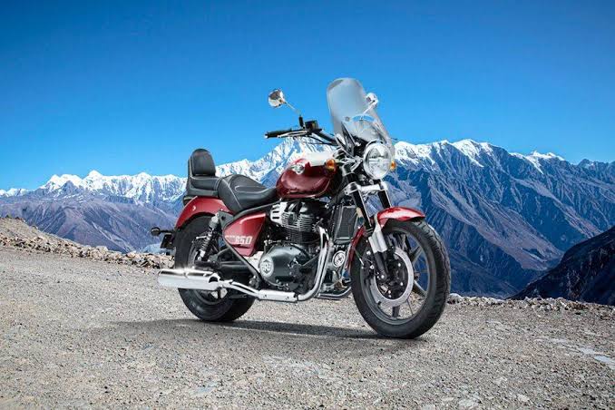 DrInViNcible12's tweet photo. Just decided to migrate from Pulsar NS 200 to royal Enfield super meteor 650 this week..Is it too early or should I wait for some other model??Any experts here??I want to travel all over our BHARAT..Is it a good choice??Any help will be welcomed.🙏💖 #Ns200 #supermeteor #RoyalEnfield