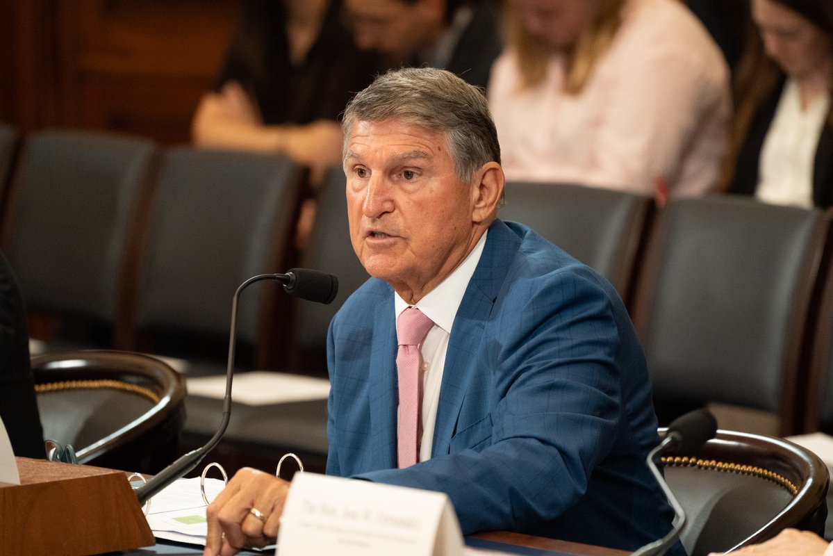 Sen_JoeManchin's tweet image. We’d better wake up — and fast.
Right now, America doesn’t have the capacity to mine or process the critical minerals we need to power our economy, our military, or our clean energy future. That’s not just an economic vulnerability — it’s a national security risk.
This week, I…